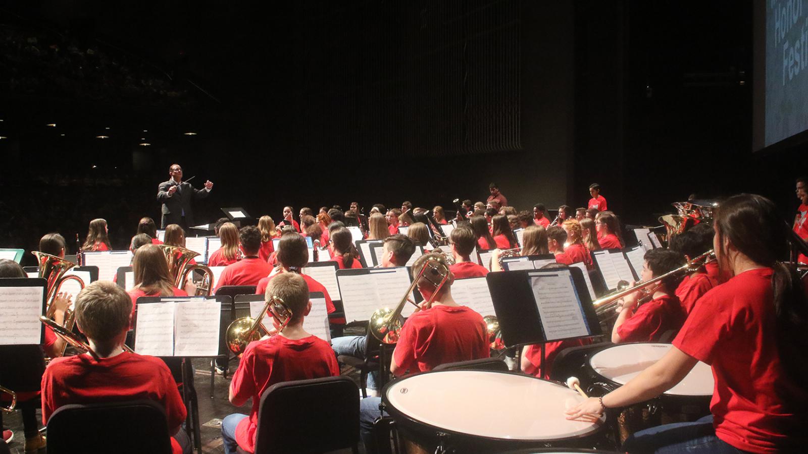 Middle School Honor Band 2019 performance with guest conductor
